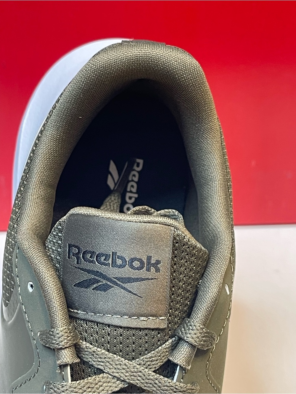 NIB REEBOK MENS ENERGEN LUX RUNNING SHOE SIZE 8 ARMY GREEN/BLACK/WHITE - Picture 9 of 14